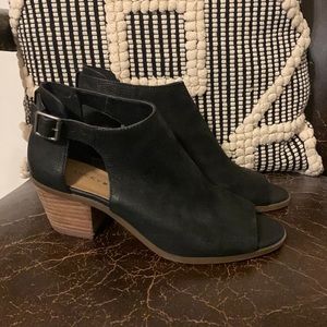 Super cute and comfy black Lucky peep toe booties size 7 1/2